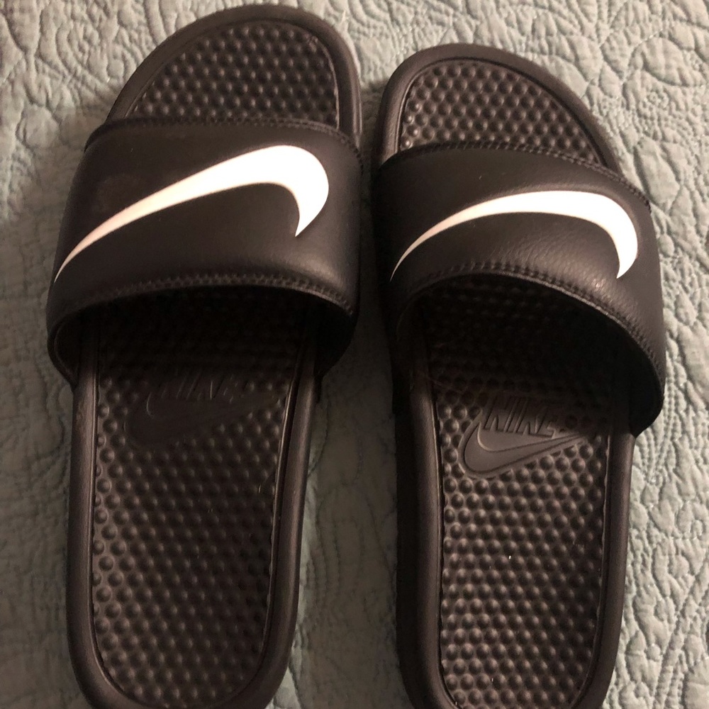 Nike women’s slides, sz 9